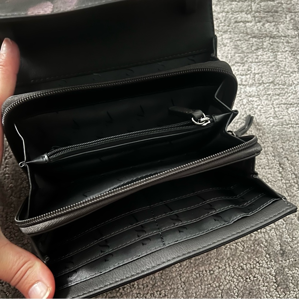 Simply Vera Wang Floral Black 2-in-1 Clutch and Crossbody Phone Wallet Purse - Picture 6 of 10